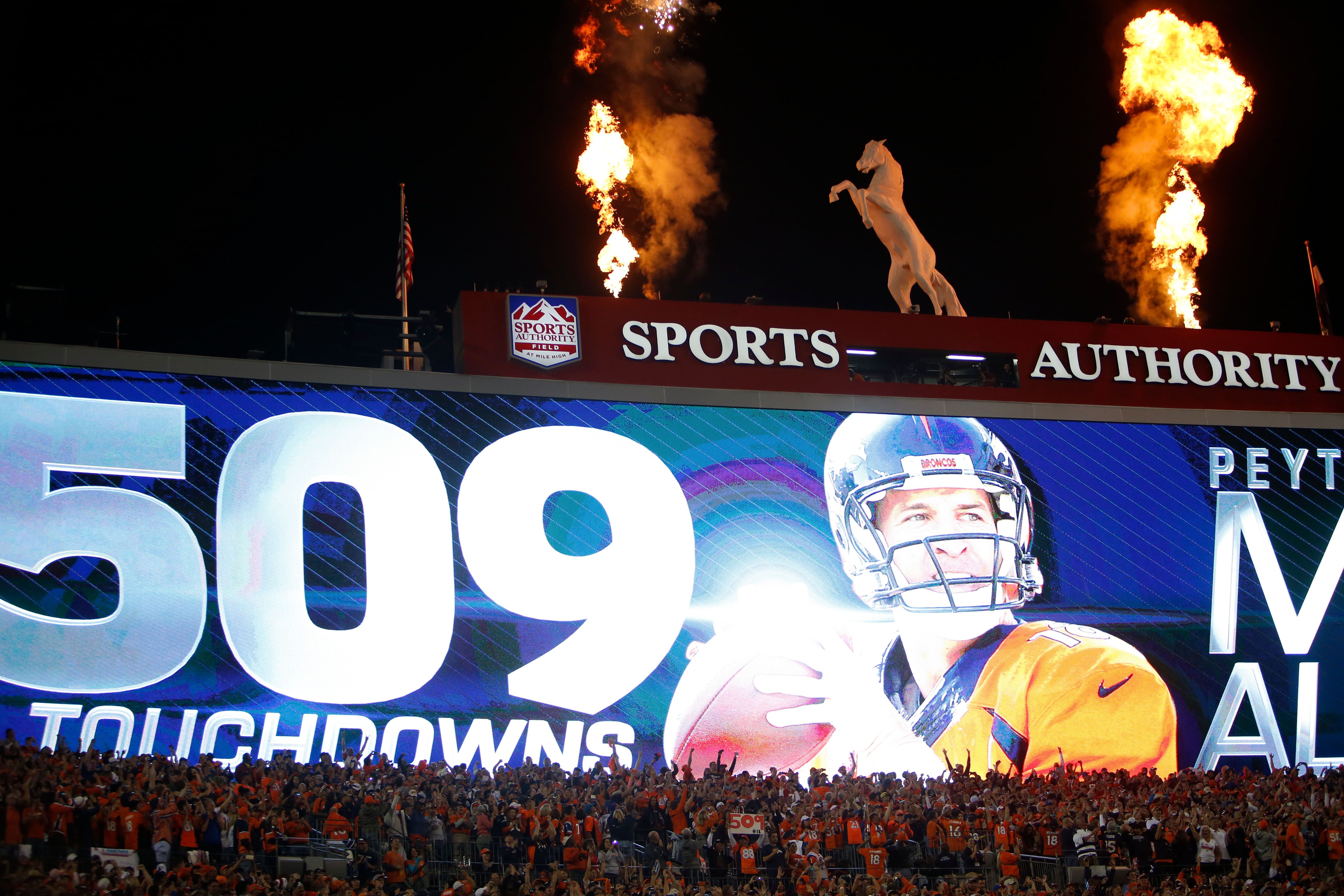 Peyton manning dating history