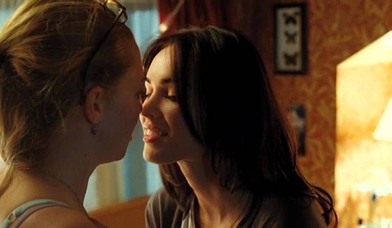 12 Hot Starlets You Forgot Played On Screen Lesbians Therichest