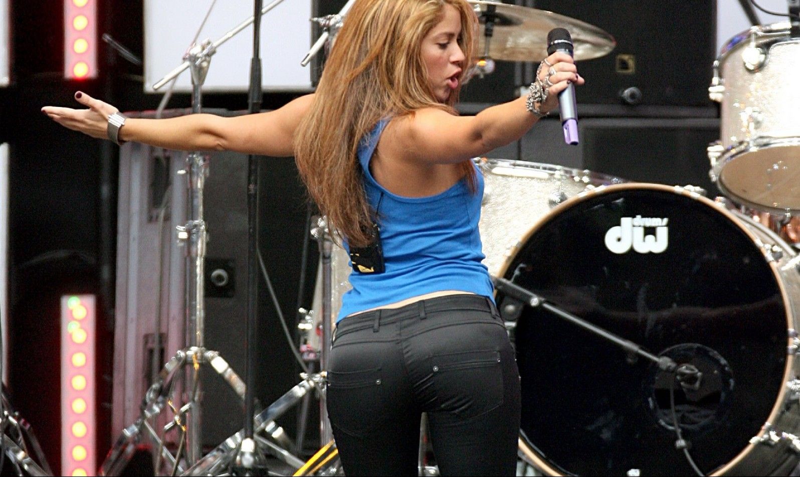 Mind Blowing Photos Of Shakira S Booty Therichest