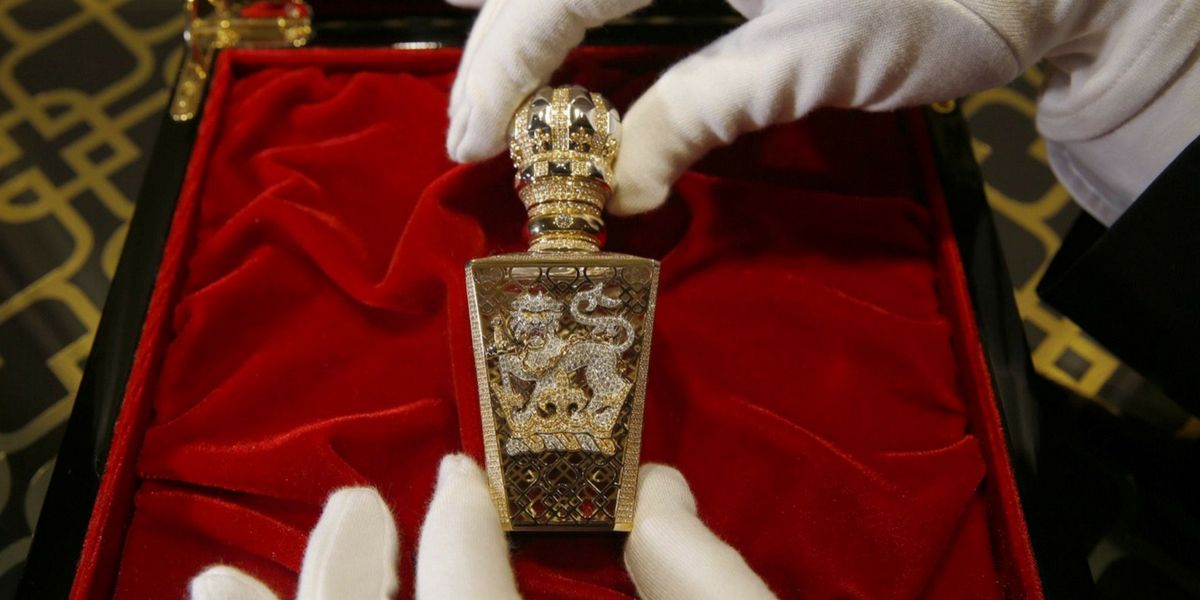 15 Most Expensive Perfumes For Women (15 For Men) | TheRichest