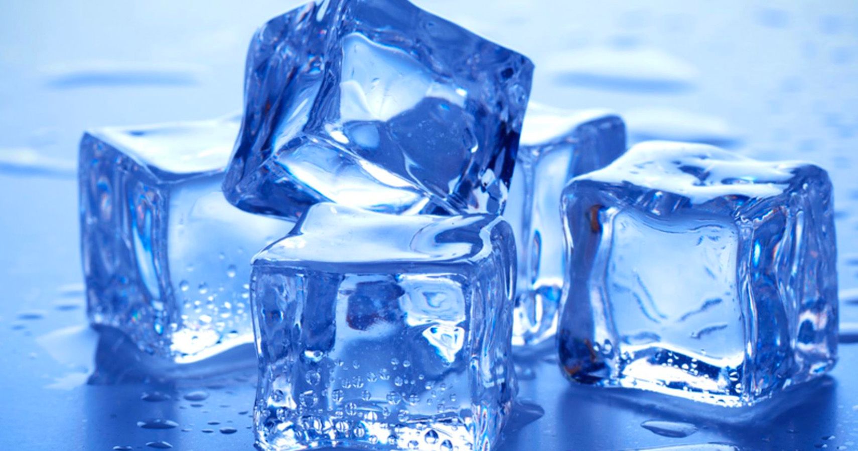 Вода при заморозке. Кусочки льда. Кубики льда. Таяние льда. Лед.